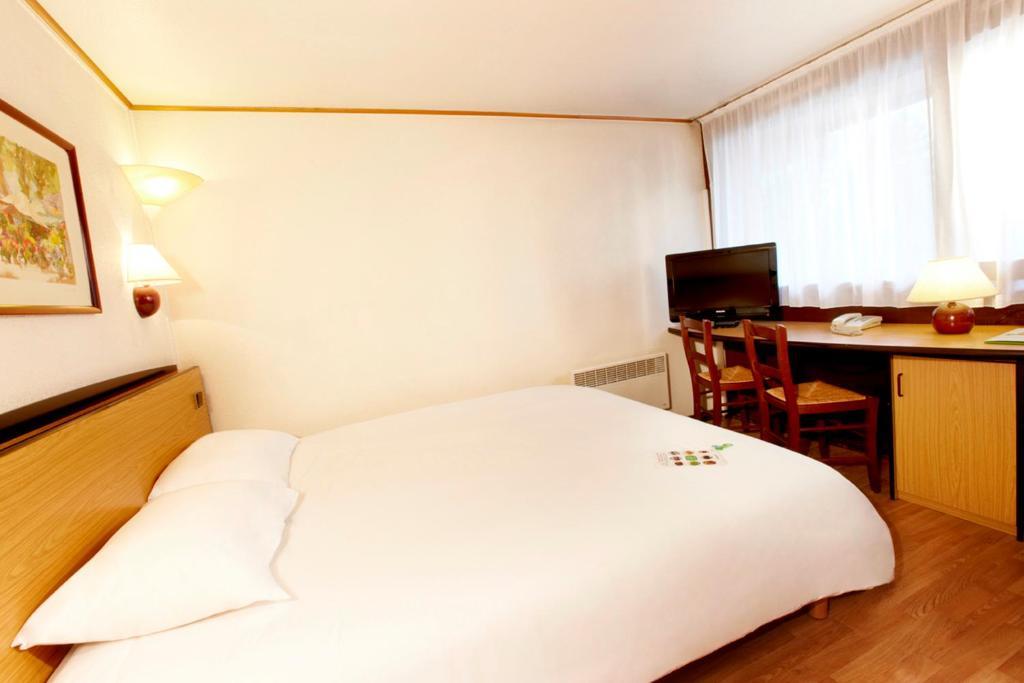 Campanile Hotel Mayenne Room photo