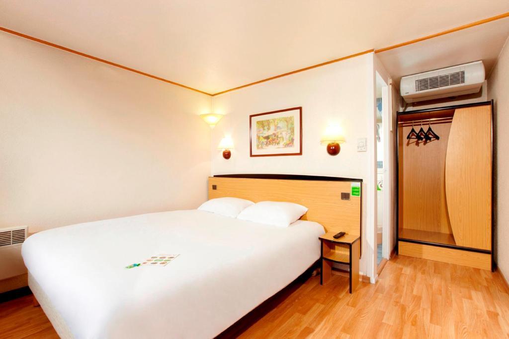 Campanile Hotel Mayenne Room photo