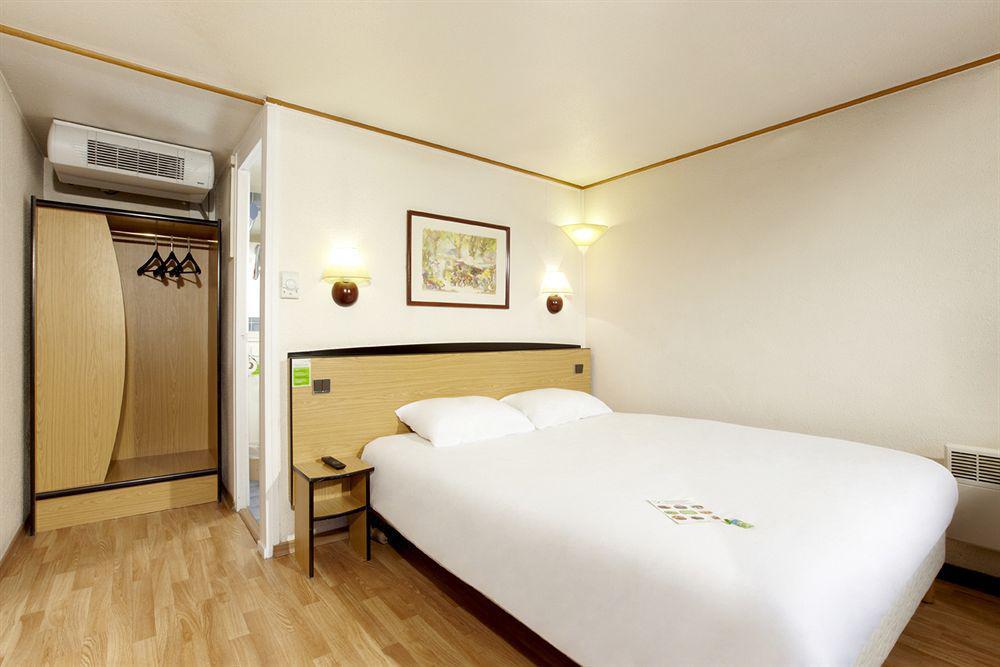 Campanile Hotel Mayenne Room photo